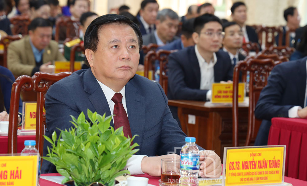 Trường Chính trị tỉnh Thái Nguyên đón Bằng công nhận chuẩn mức 1
