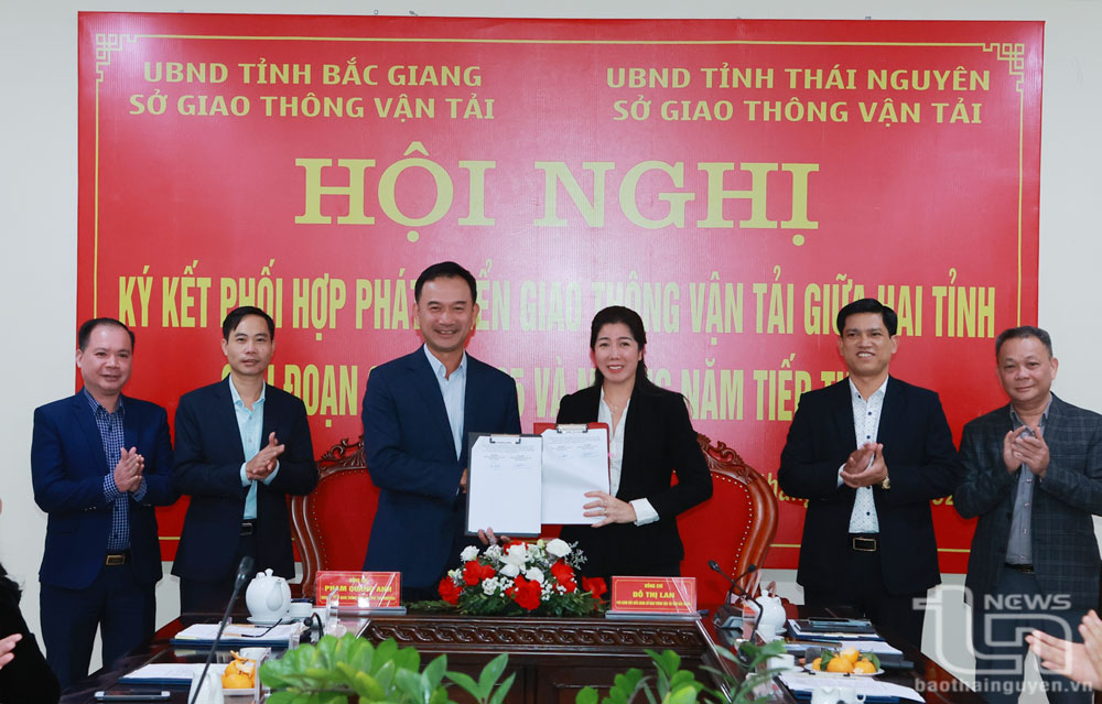 Giao thông “đi trước mở đường”, tăng cường lợi thế