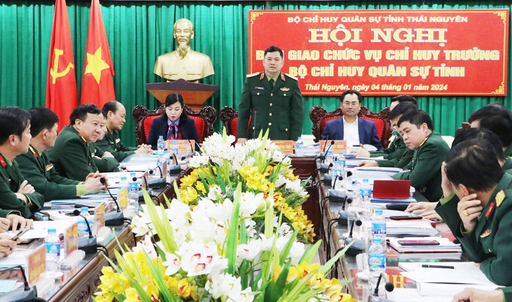 Bàn giao chức vụ Chỉ huy trưởng Bộ CHQS tỉnh Thái Nguyên