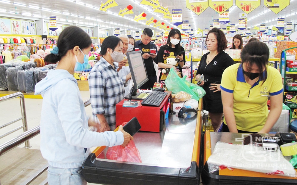 Thương mại, dịch vụ tiếp đà tăng trưởng