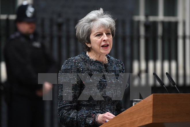 Thủ tướng Anh thảo luận Brexit với Tổng thống đắc cử Pháp