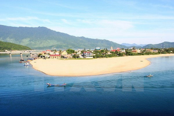 Nguyên nhân xuất hiện các vệt nước màu đỏ tại Chân Mây-Lăng Cô