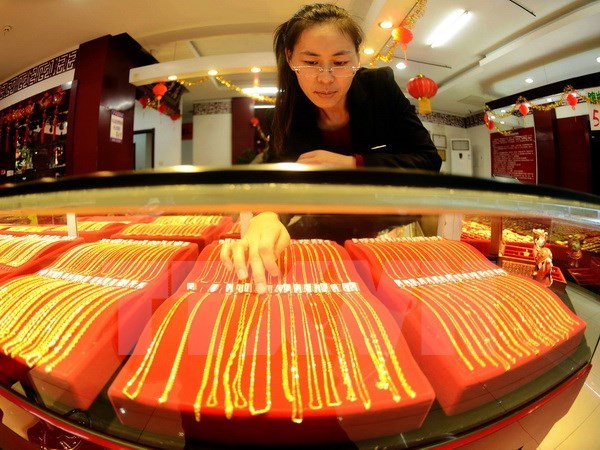Giá vàng châu Á trượt xuống mức thấp nhất của hai tuần