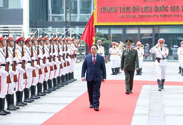 Thủ tướng: Lực lượng hậu cần-kỹ thuật phải chủ động, đi trước một bước