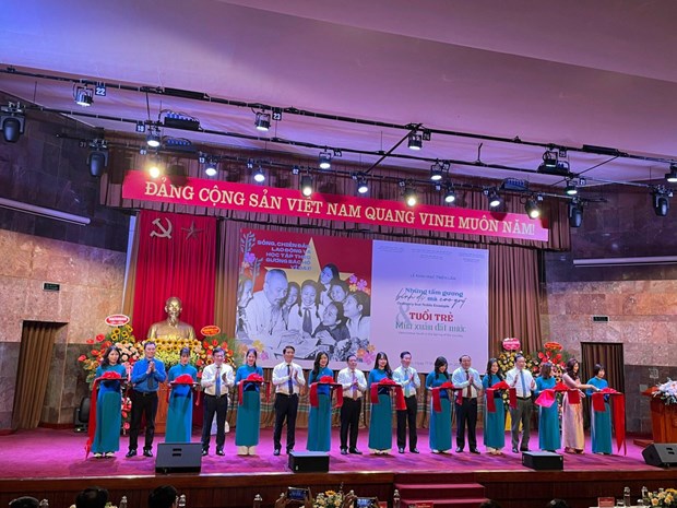 Khai mạc triển lãm “Những tấm gương bình dị mà cao quý”