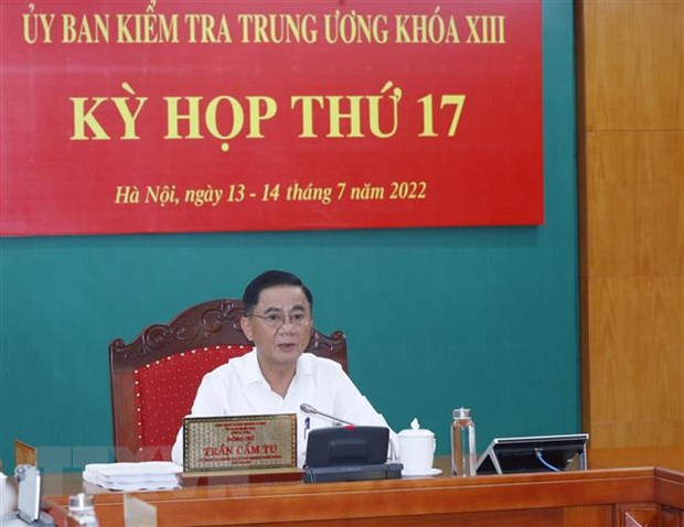 Xem xét kỷ luật và đề nghị kỷ luật một số đảng viên và tổ chức đảng