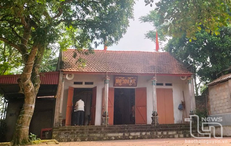 Tìm thấy tấm bia đá cổ tại đình Thịnh Đức
