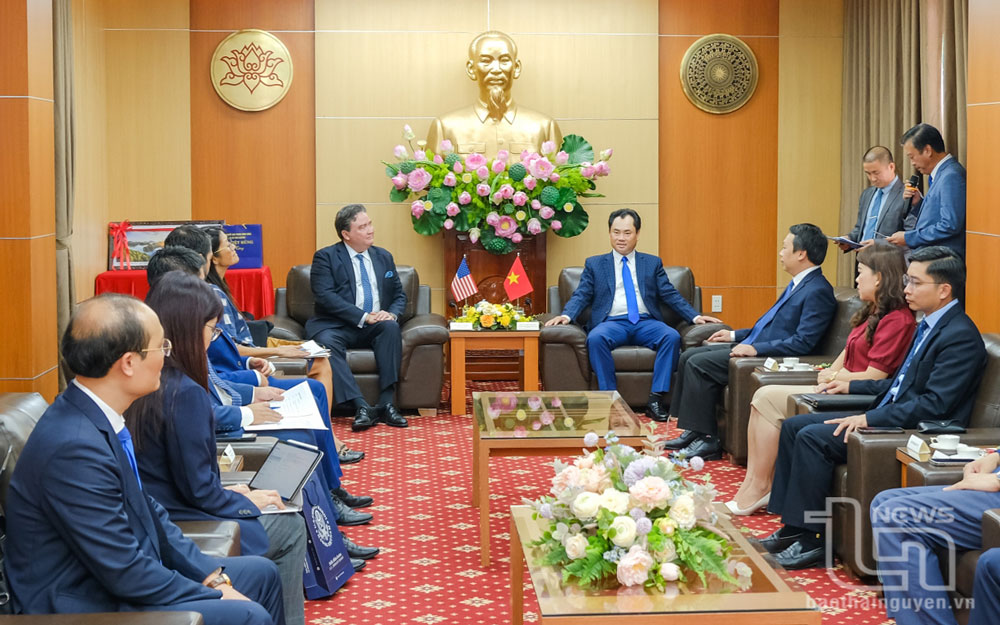 Đại sứ Hoa Kỳ Marc Evans Knapper thăm và làm việc tại Thái Nguyên