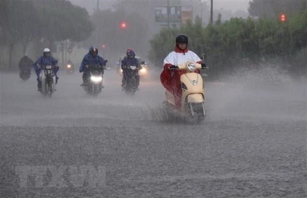 Áp thấp nhiệt đới gây mưa trên Biển Đông, Hà Nội có mưa vào chiều tối