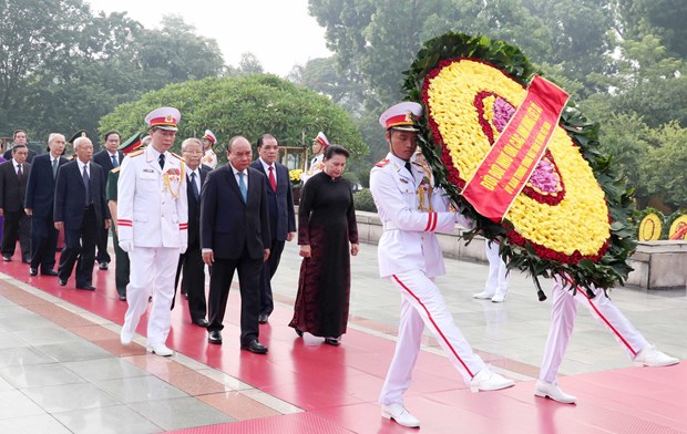 Lãnh đạo Đảng, Nhà nước đặt vòng hoa tưởng niệm các Anh hùng liệt sỹ
