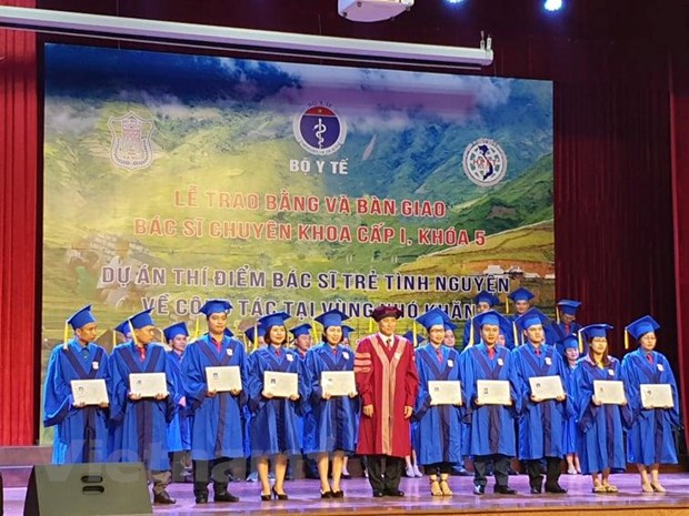 Bàn giao thêm 25 bác sỹ trẻ về công tác tại vùng khó khăn