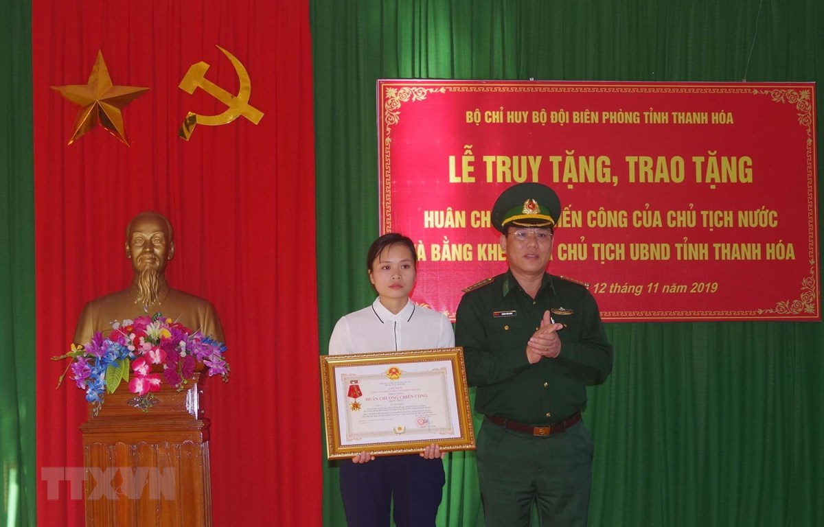 Truy tặng Huân chương chiến công hạng Nhất cho Thiếu tá Vi Văn Nhất