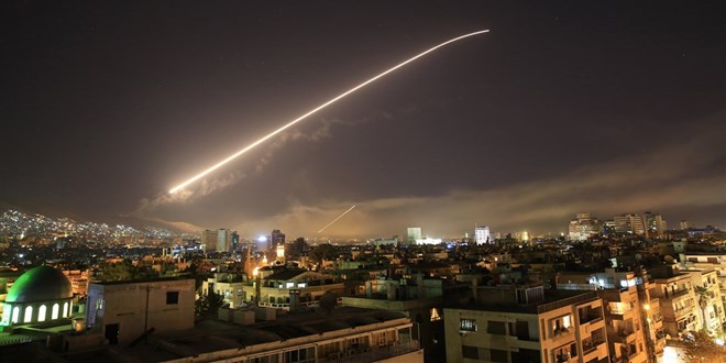 Hình ảnh đầu tiên về cuộc tấn của Mỹ, Anh và Pháp vào Syria