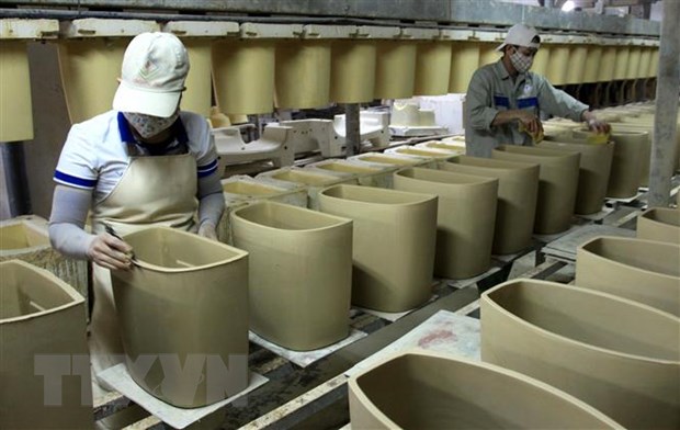 Khẩn trương hoàn thiện dự thảo Nghị quyết hỗ trợ người lao động