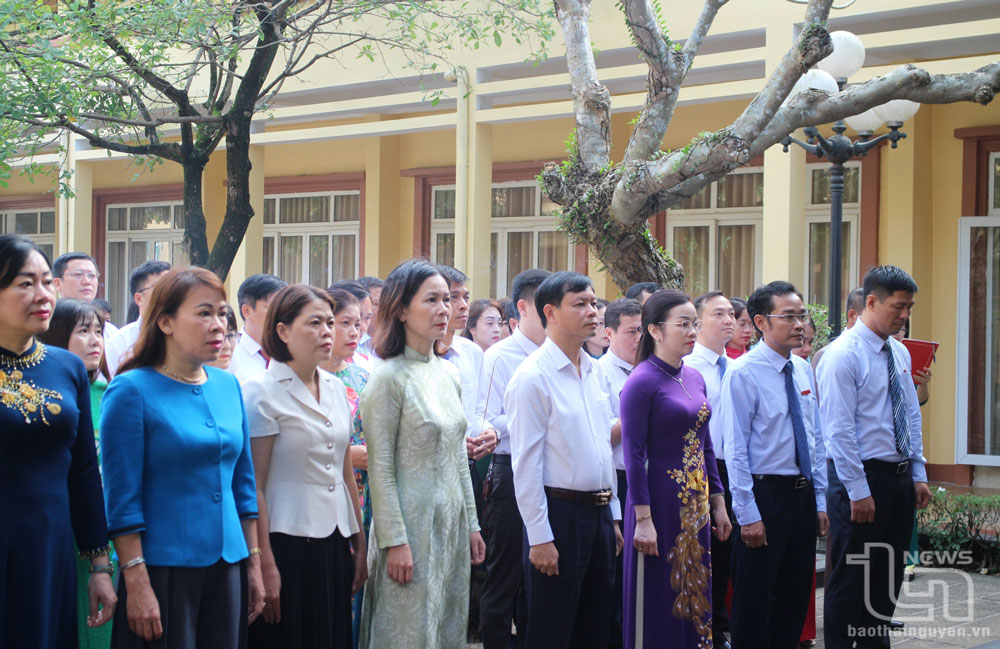 Gần 60 học viên tham gia lớp cao cấp lý luận chính trị