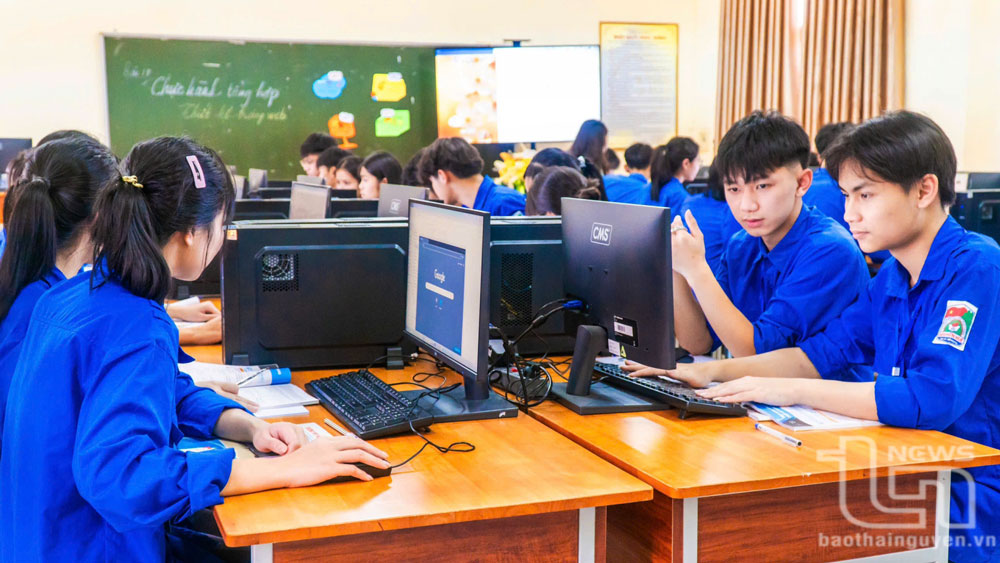Phát triển năng lực số cho học sinh THPT