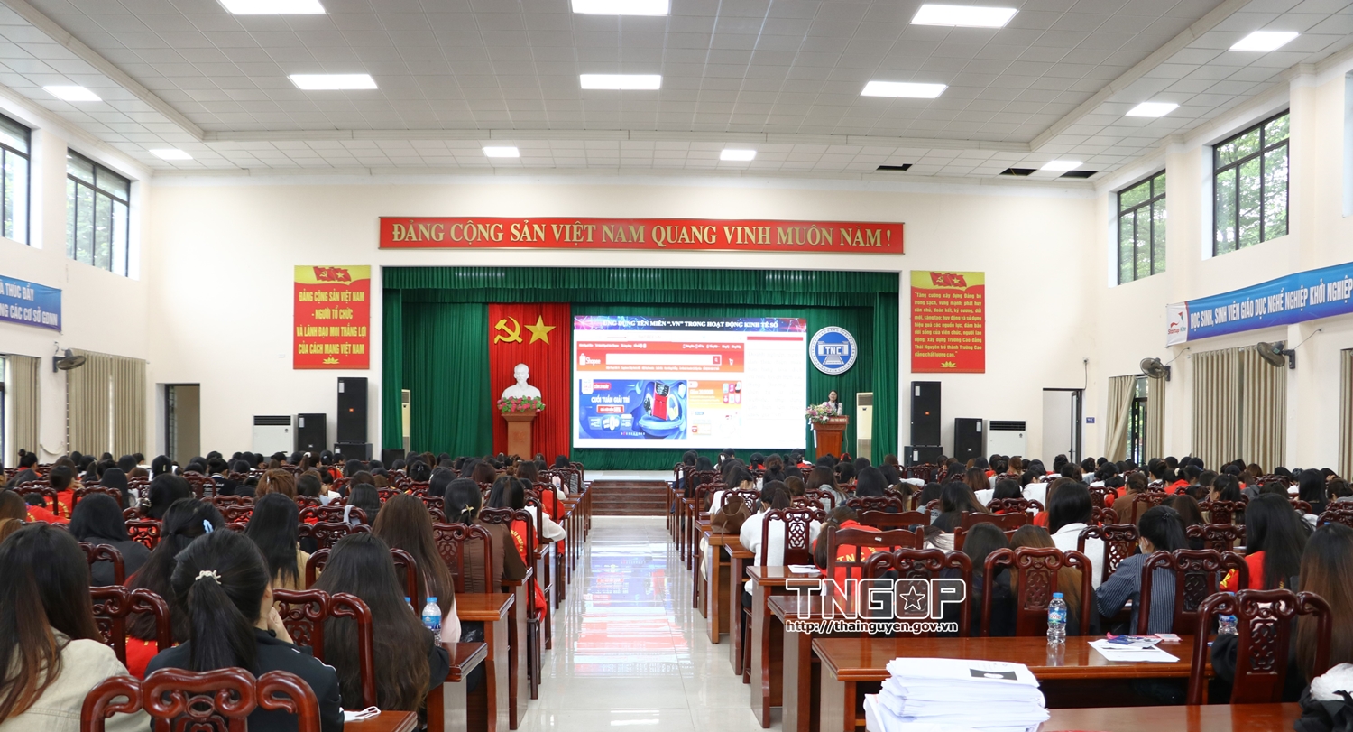 Hỗ trợ sinh viên Trường Cao đẳng Thái Nguyên ứng dụng tên miền quốc gia 