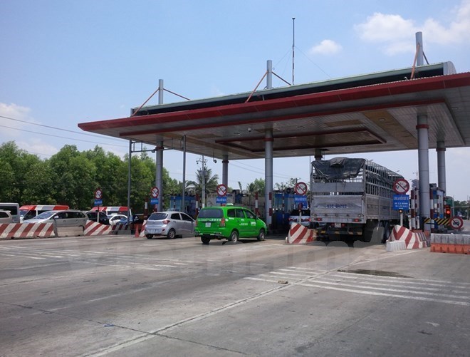 Trạm thu phí Cai Lậy “thất thủ,