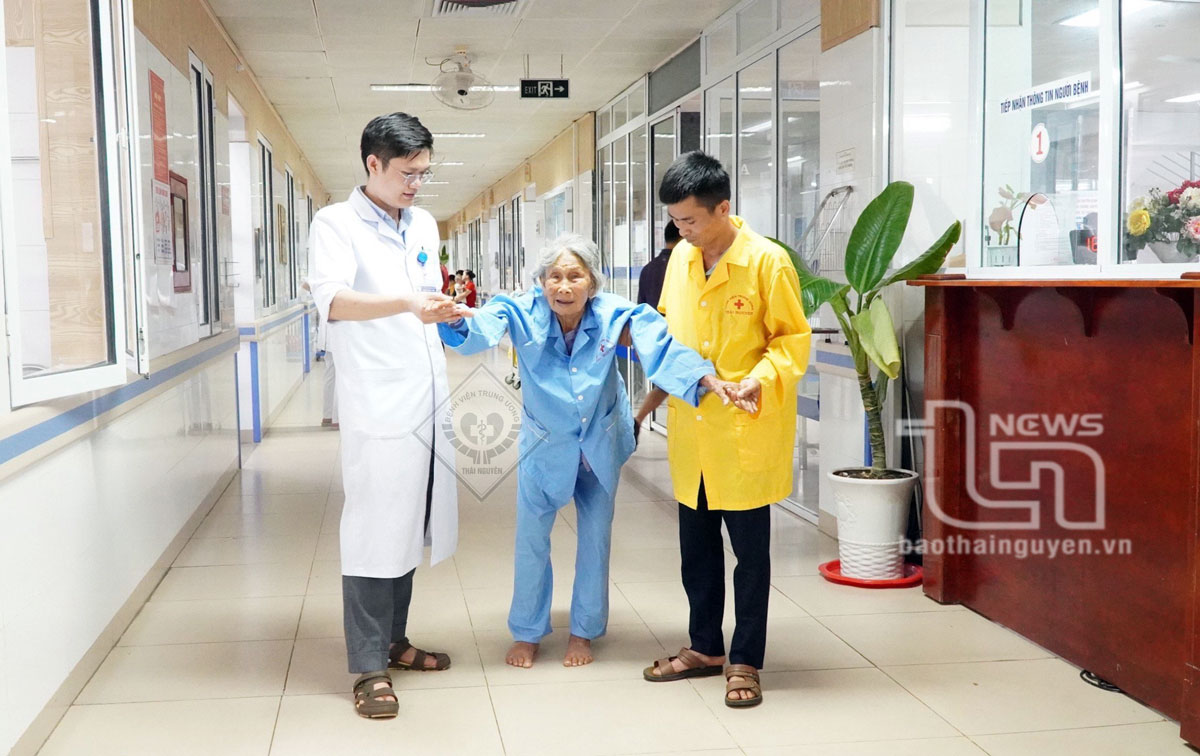 Cụ bà 108 tuổi được phẫu thuật thay khớp nhân tạo thành công