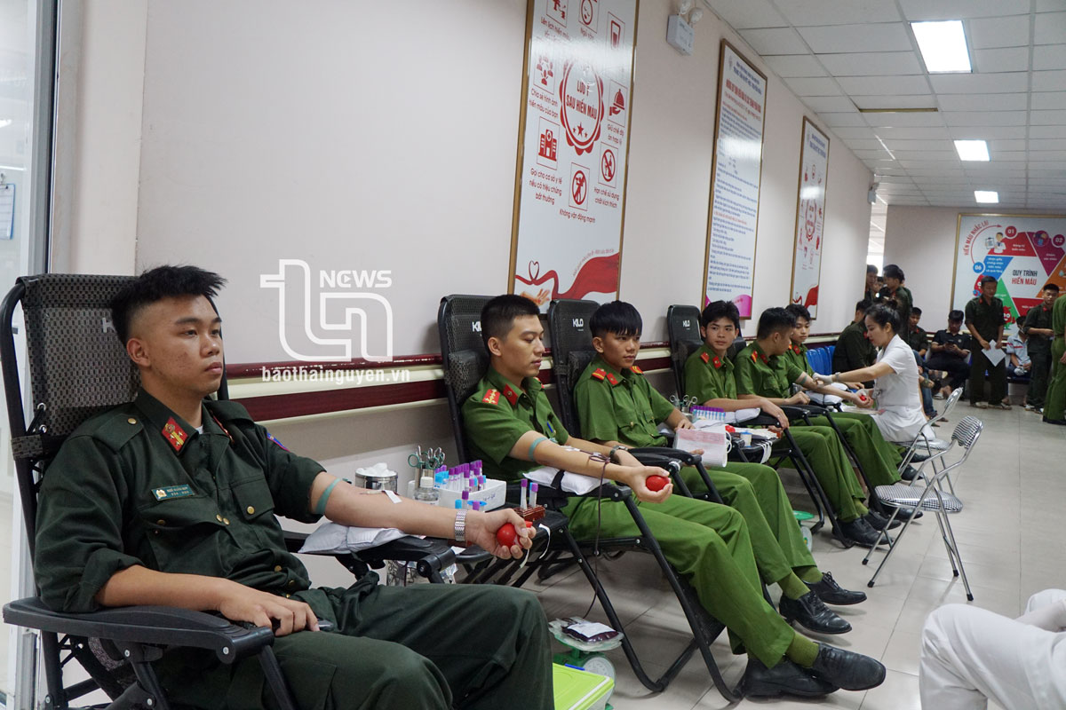 Cảnh sát cơ động Thái Nguyên hưởng ứng Ngày Quốc tế người hiến máu