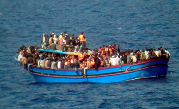 Đắm tàu chở dân di cư ngoài khơi Libya, hàng trăm người thiệt mạng