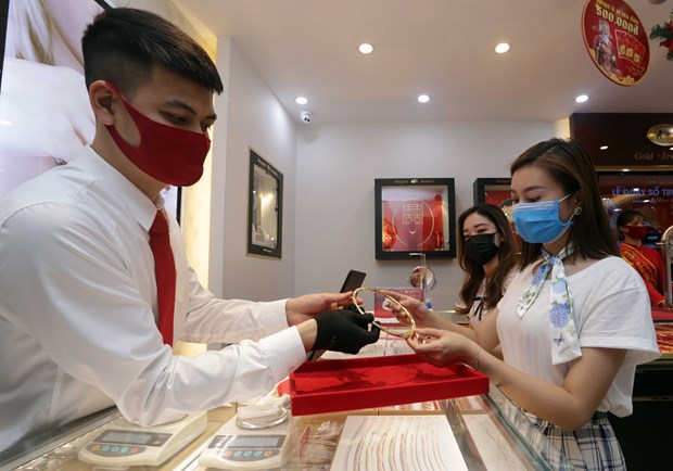 Giá vàng thế giới hạ nhiệt, trong nước xuống ngưỡng 66,7 triệu đồng