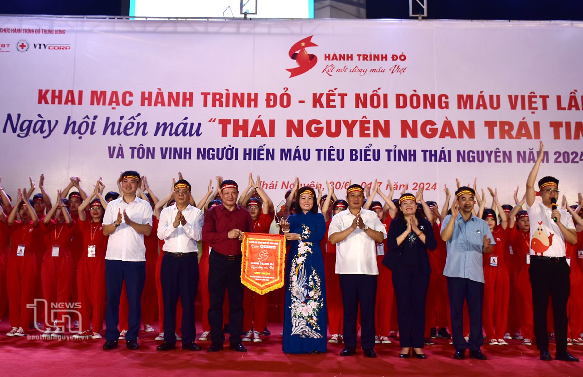 Vận động trên 2.500 người tham gia hiến máu