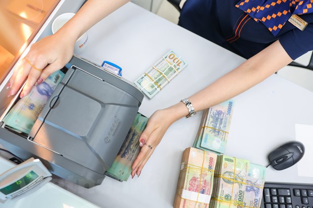 Nhiều ngân hàng đồng loạt giảm lãi suất cơ sở, kích cầu tín dụng
