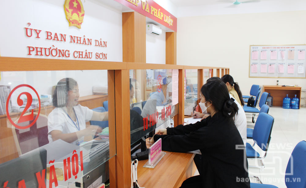 Xây dựng đội ngũ cán bộ, công chức, viên chức vững mạnh