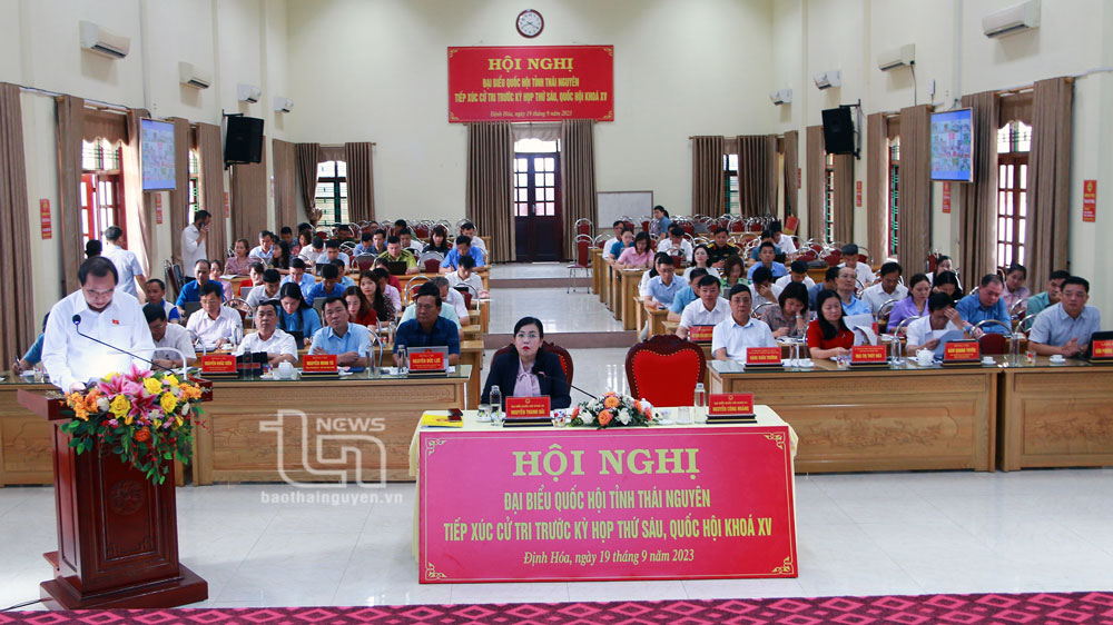 Đồng chí Bí thư Tỉnh ủy tiếp xúc cử tri tại Định Hóa