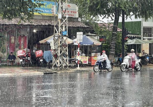 Bắc Bộ tăng nhiệt, khu vực Trung Bộ có mưa lớn ở nhiều nơi