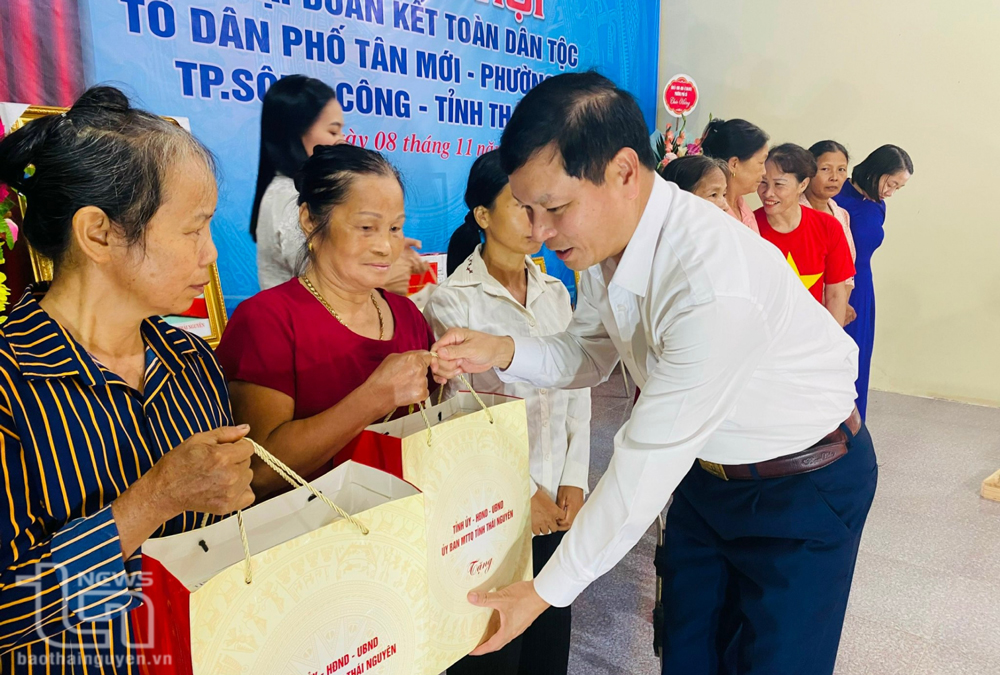 Lãnh đạo tỉnh dự Ngày hội Đại đoàn kết tại các khu dân cư