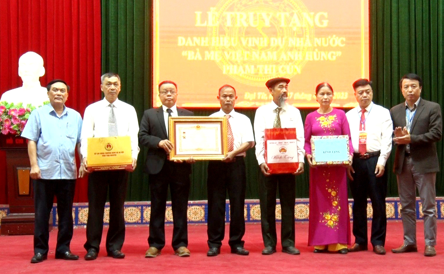 Truy tặng danh hiệu vinh dự Nhà nước “Bà Mẹ Việt Nam Anh hùng”