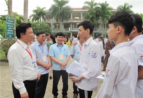 Thứ trưởng Nguyễn Hữu Độ kiểm tra công tác tổ chức Kỳ thi tốt nghiệp THPT tại Thái Nguyên