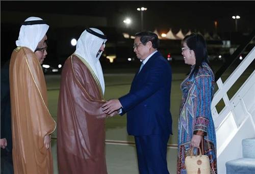 Thủ tướng Phạm Minh Chính và Phu nhân tới UAE, bắt đầu tham dự Hội nghị Thượng đỉnh Hành động khí hậu thế giới tại COP28
