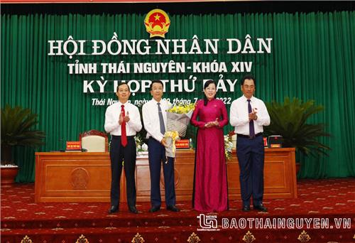 Phê chuẩn Chủ tịch UBND TP. Hà Nội và Phó Chủ tịch UBND tỉnh Thái Nguyên