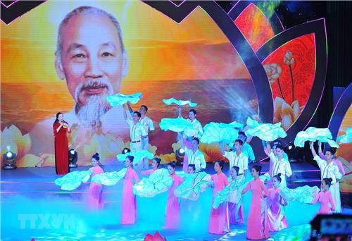 Tỉnh Ninh Bình trang trọng kỷ niệm 60 năm ngày Bác Hồ về thăm