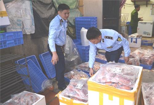 Hà Nội: Thu giữ hơn 1 tấn thực phẩm đông lạnh không rõ nguồn gốc