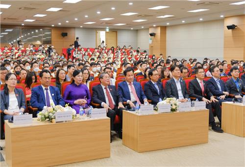 Samsung Electronics Việt Nam - Thái Nguyên đón nhận Huân chương Lao động hạng Ba