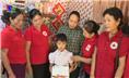 Tổ chức Chữ thập đỏ thăm một số gia đình có hoàn cảnh đặc biệt khó khăn ở xã Huống Thượng.