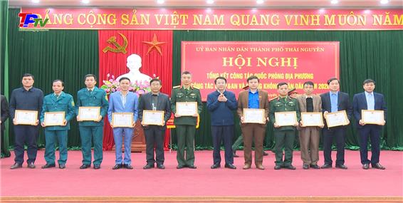UBND thành phố Thái Nguyên: 53 tập thể, cá nhân được khen thưởng trong công tác quốc phòng, quân sự địa phương