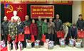 Hội Cựu TNXP thành phố Thái Nguyên trao quà cho Hội viên có hoàn cảnh khó khăn.