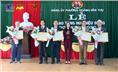 Đảng bộ phường Hoàng Văn Thụ trao Huy hiệu Đảng đợt 7 tháng 11.