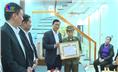 Trao tặng Huy hiệu 75 năm tuổi Đảng cho đảng Viên Nguyễn Tất Cần.