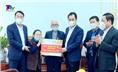 Đồng chí Chủ tịch UBND tỉnh trao tặng Huy hiệu Đảng dịp 3/2 tại phường Hương Sơn