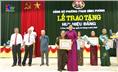 Đồng chí Bí thư Tỉnh ủy dự và trao Huy hiệu Đảng đợt 19/5 tại Đảng bộ phường Phan Đình Phùng.