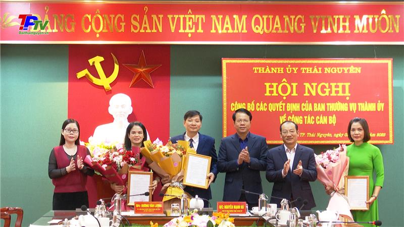 Công bố các quyết định về công tác cán bộ tại Đảng bộ thành phố Thái Nguyên.