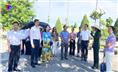 Đoàn đại biểu Hội các trường THPT Chuyên khu vực Duyên hải và Đồng bằng Bắc bộ dâng hương tưởng nhớ 60 liệt sĩ Thanh niên xung phong Đại đội 915.