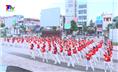 Gần 300 hội viên phụ nữ phường Hoàng Văn Thụ tham gia đồng diễn dân vũ tập thể.