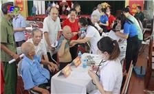 60 người có công của phường Trung Thành được khám, cấp thuốc miễn phí.